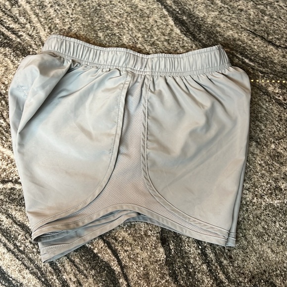 Nike Dri-Fit Shorts Size Small - Picture 6 of 7
